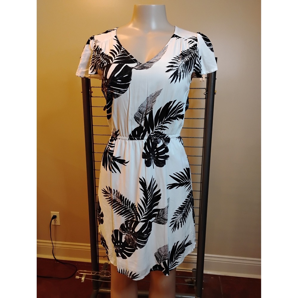 Old Navy Womens XS Black White Tropical Palm Leaf V-Neck Fit & Flare Dress